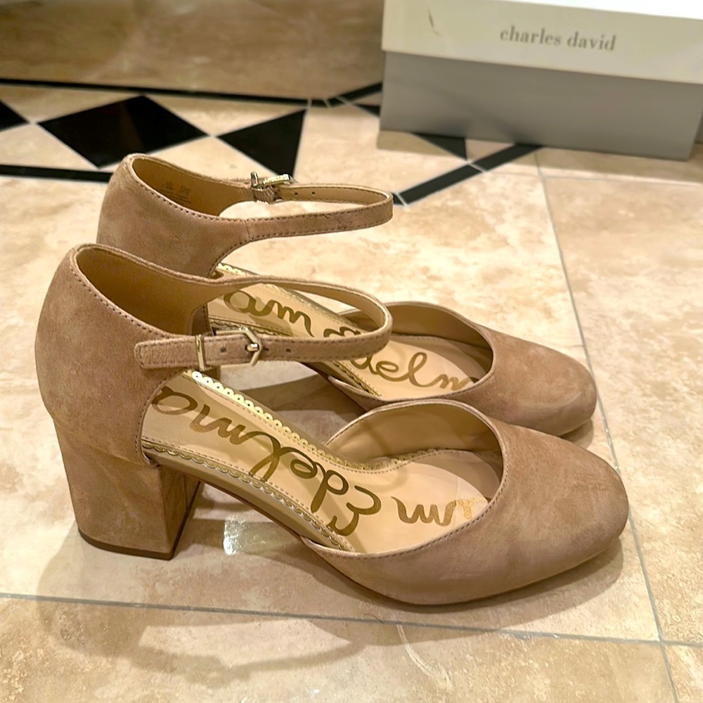 Sam Edelman Clover, Oatmeal Suede Heels (7.5 W)